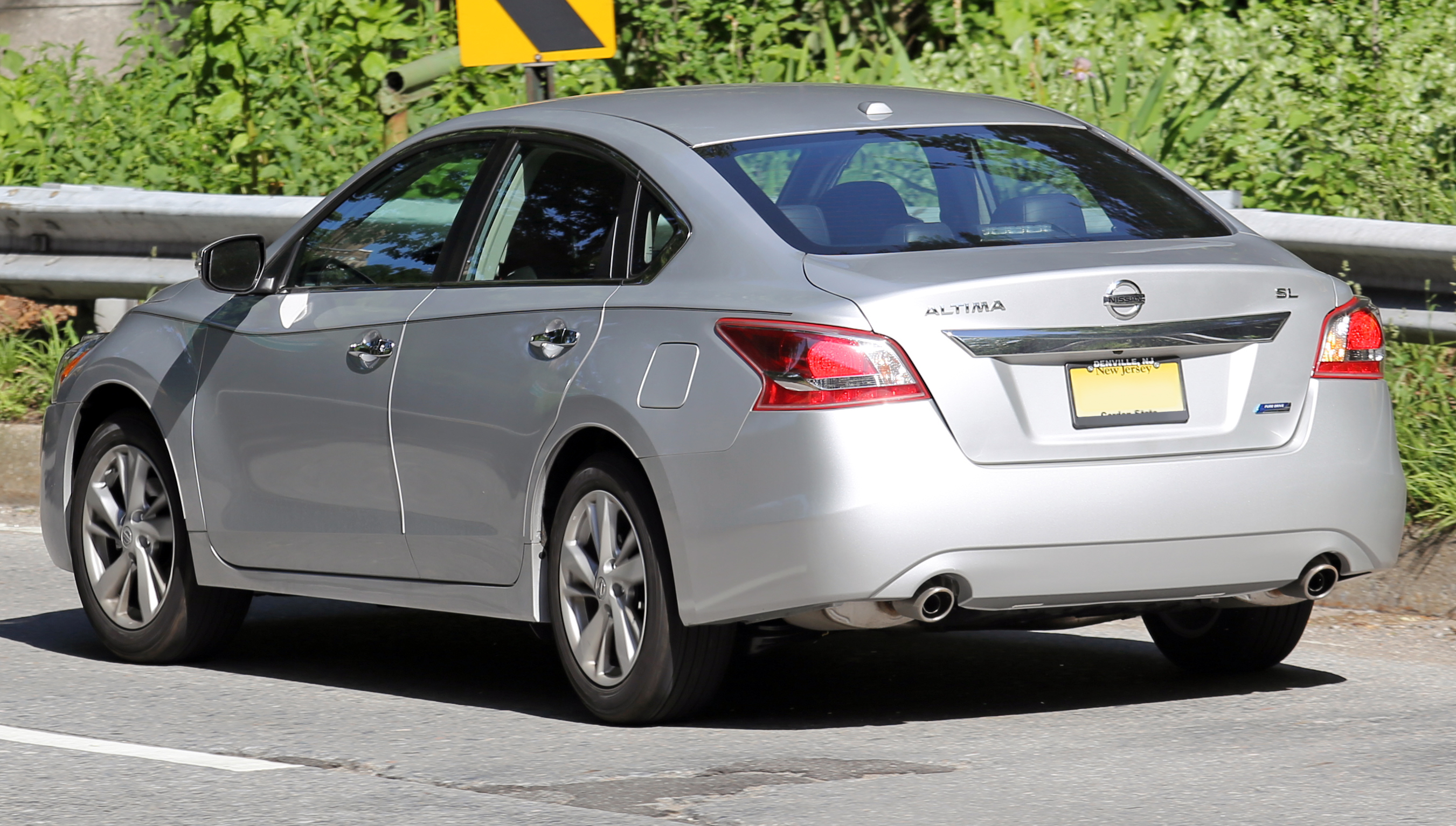 2014 nissan altima rear control arm